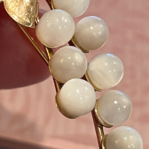 1940s Winard 12 Kt Gold Filled Flower Brooch white to grey translucent q… - Picture 4 of 8